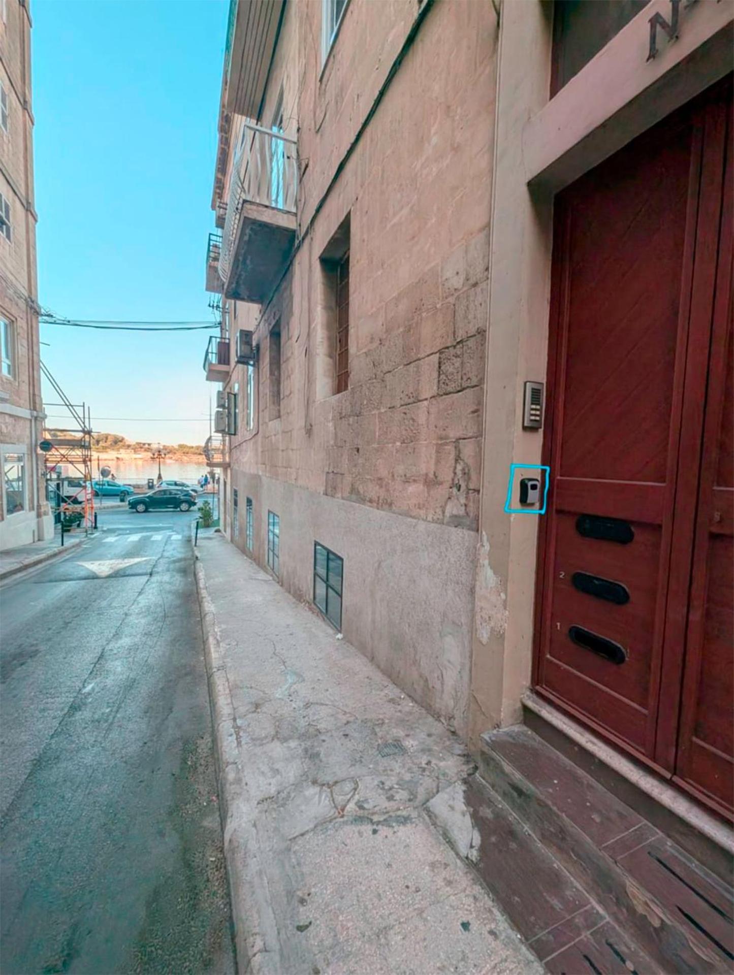 Tan-nanna By Shmoo, Ferries Sliema